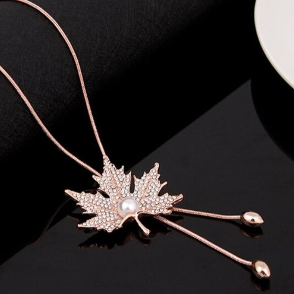 Maple Leaf Adjustable Pendant Necklace Rose Gold Tone With Faux Pearl & Diamond - Picture 3 of 3